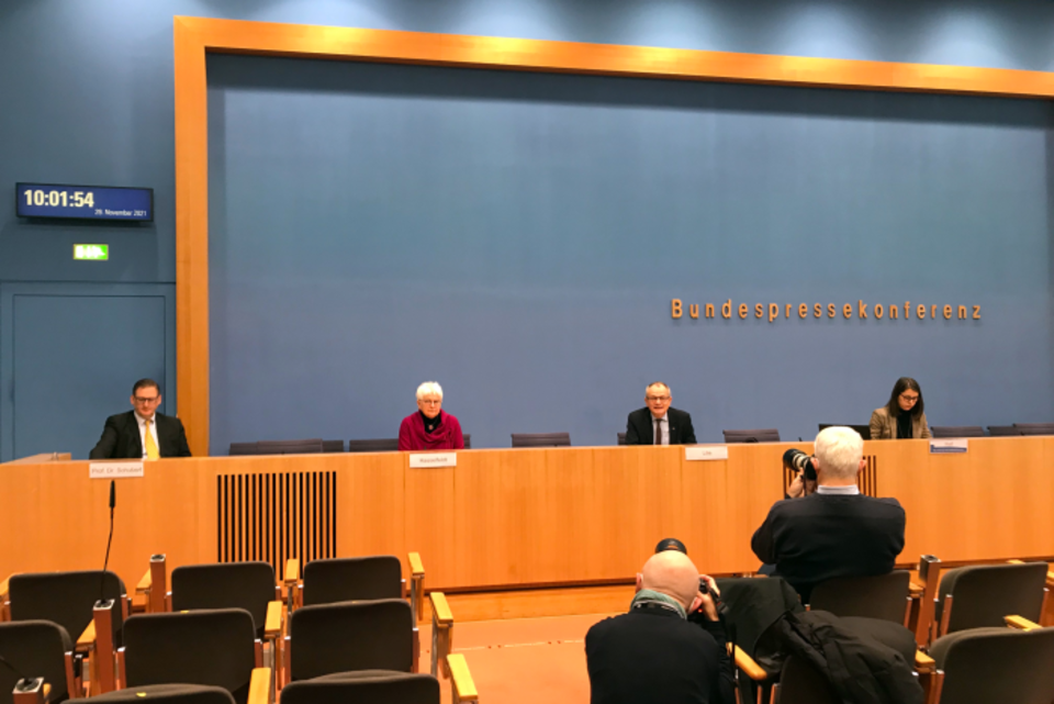 Bundespressekonferenz mit DRK-Präsidentin Gerda Hasselfeldt Bundespressekonferenz mit DRK-Präsidentin Gerda Hasselfeldt