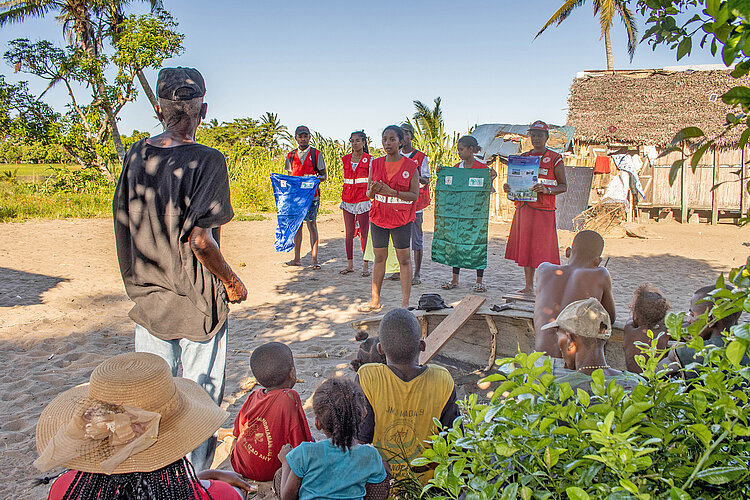 Katastrophenvorsorge in Madagaskar Rotkreuzteam unterstützt Katastrophenschutz in Madagaskar