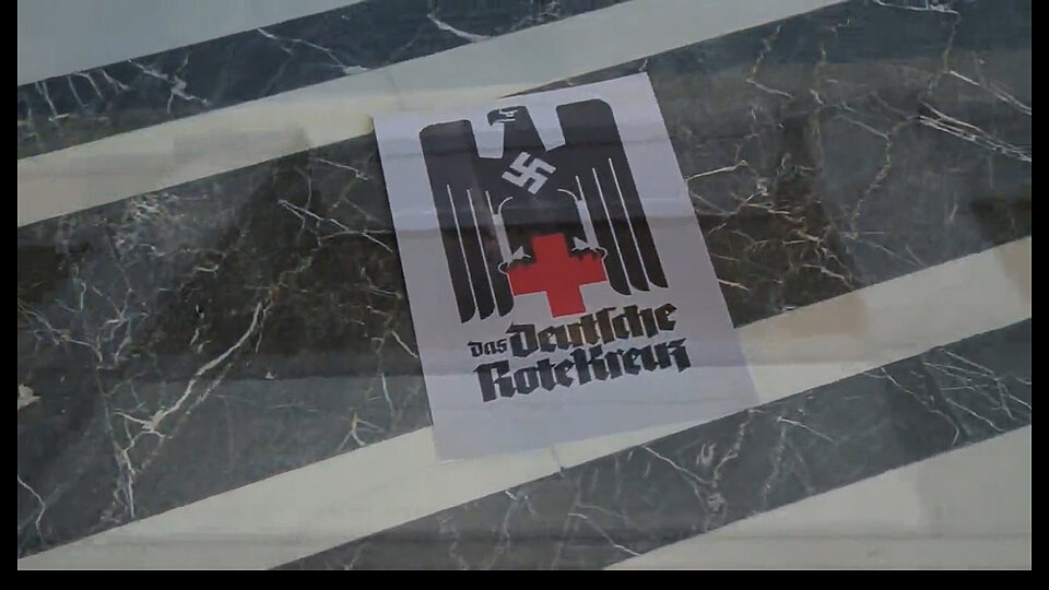 DRK-Plakat aus NS-Zeit auf Marmorboden