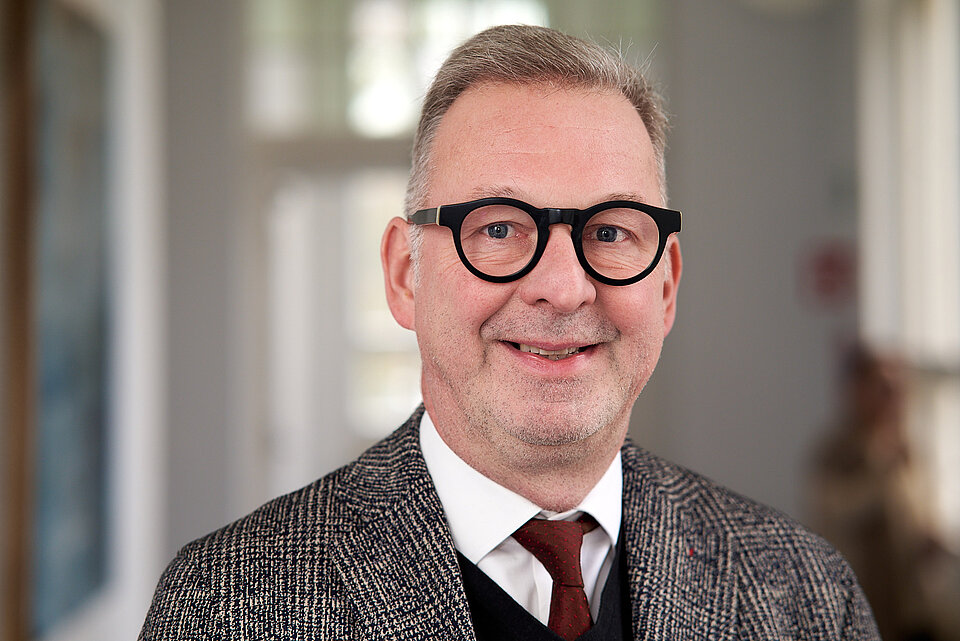 Portraitaufnahme des neuen DRK-Bereichsleiters Jugend und Wohlfahrtspflege, Marc Nellen 