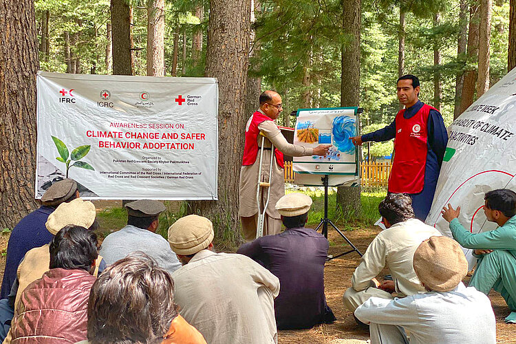 Red Crescent volunteer speaking to group