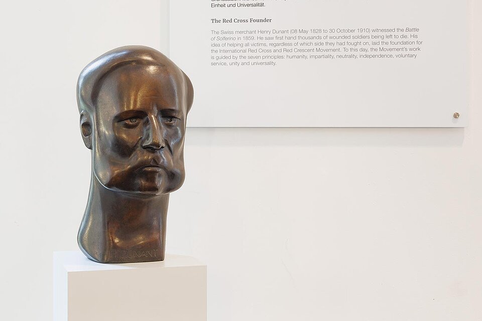 Henry-Dunant-Büste Bronzebüste von Henry Dunant mit Infotafel