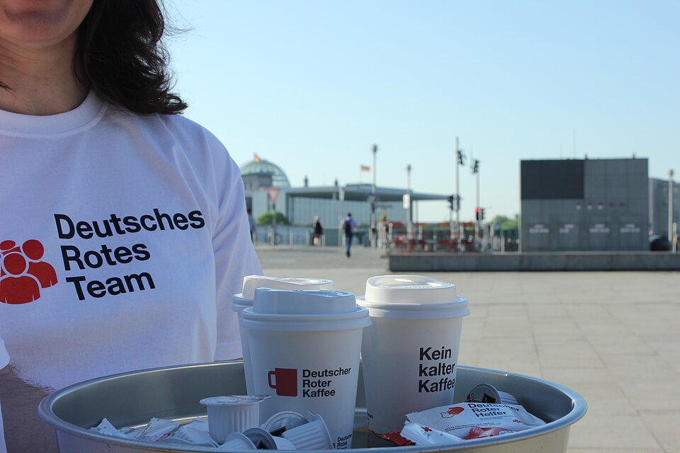 Kaffeeausschank vor dem Hauptbahnhof Kaffeeausschank vor dem Hauptbahnhof