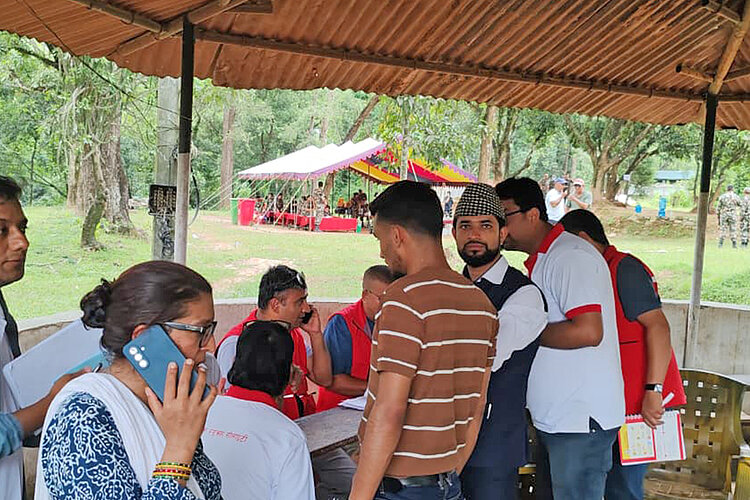 Rotes Kreuz bietet erste Anlaufstelle für Betroffene der Sturzflut in Nepal 