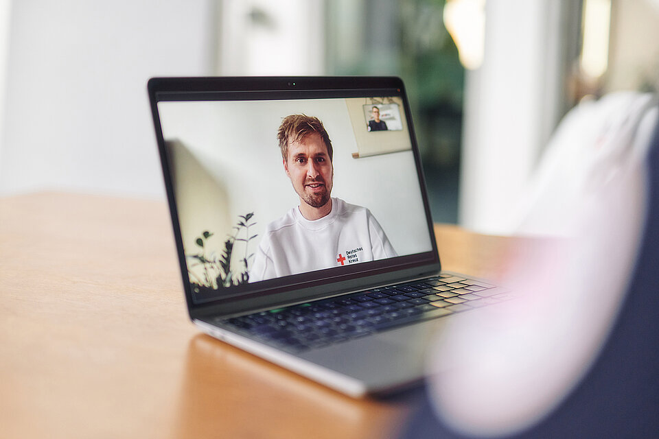 Video/Videokonferenz Laptop mit Übertragung einer Videokonferenz